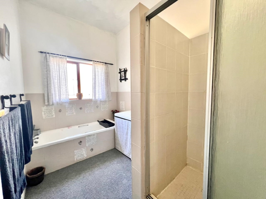 6 Bedroom Property for Sale in Ferreira Town Eastern Cape